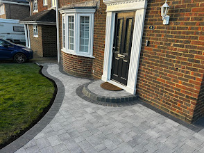 Grey block paving with charcoal border